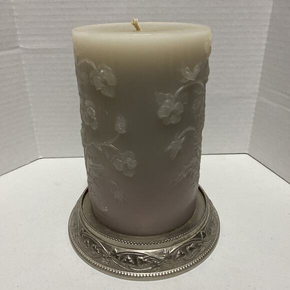 4lb Embossed Gray Candle with Attached Silvertone Base - Picture 3 of 13